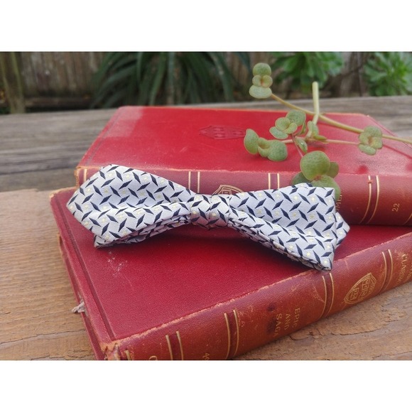 Vintage Silver Diamond Point Bow Tie // Formal Wear, Vintage Wedding Attire - Picture 1 of 10